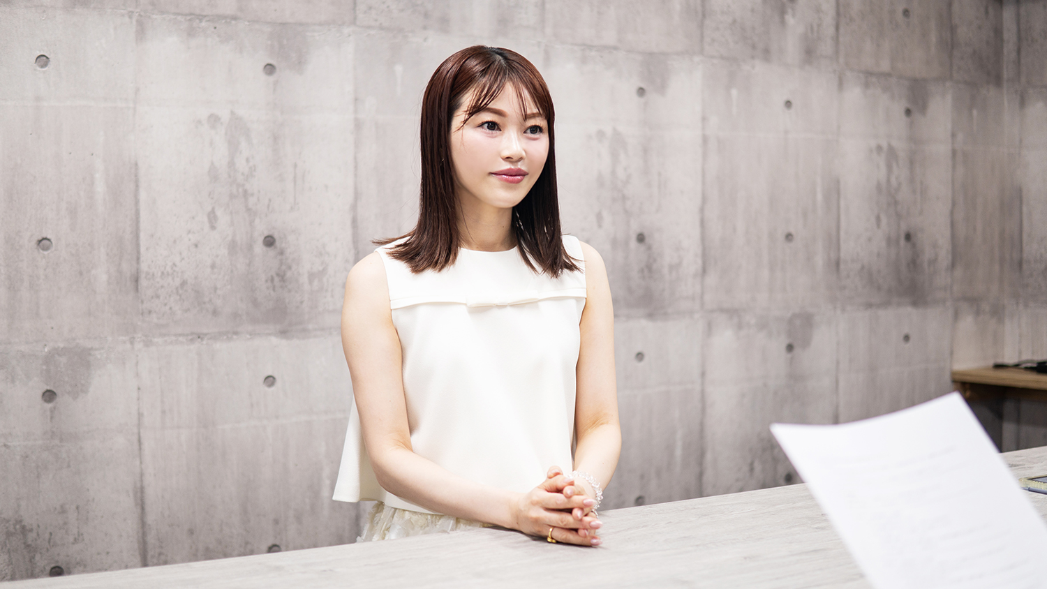 経営者でモデルの細川真奈さんに聞く、30代後半からの“ゆらぎ”との向き合い方 | ゆらぎの処方箋 - わたしをととのえる、読むサプリ。