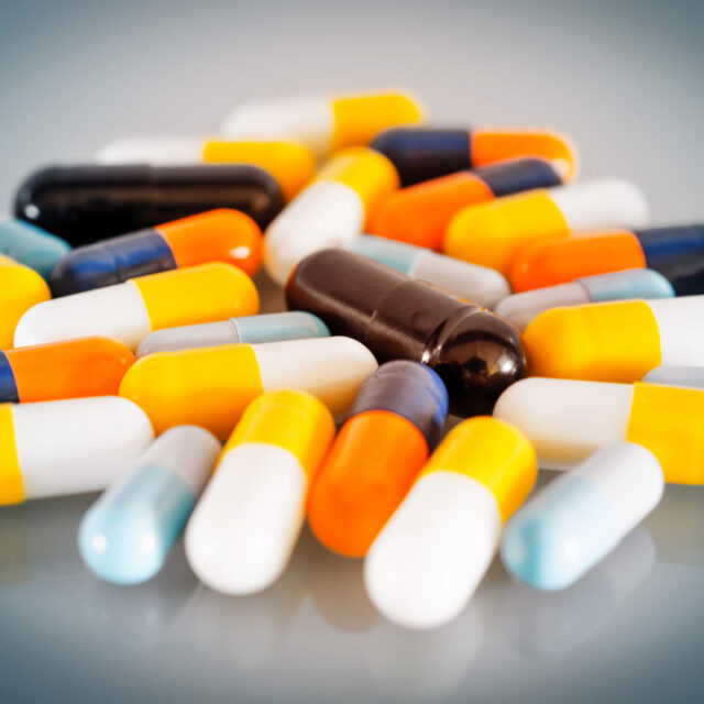 Multicolored medical capsules