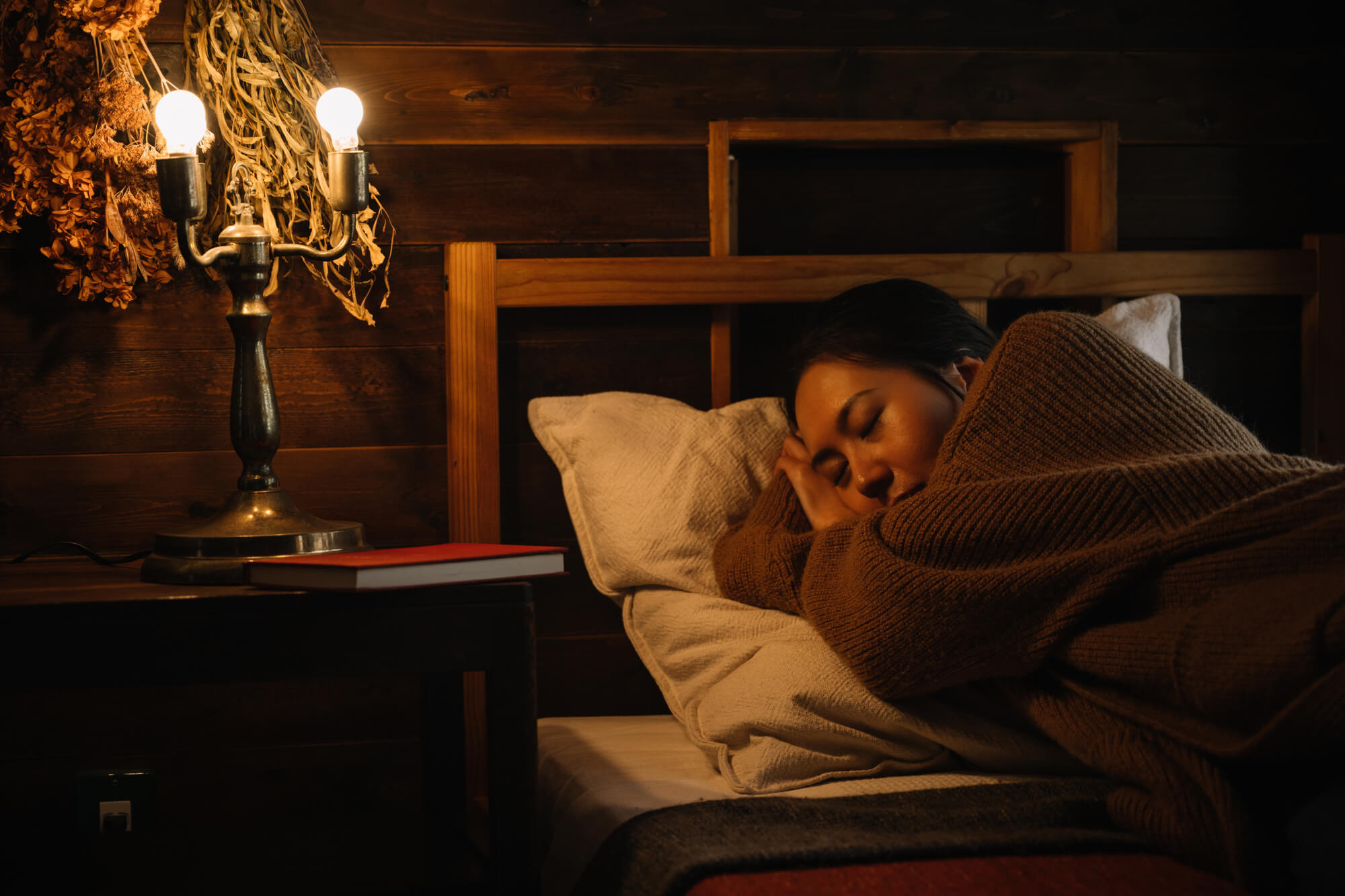 目尻のシワを悪化させるNG習慣